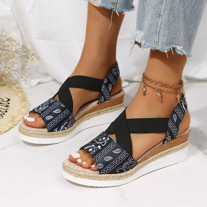 Druckdesign Plateau-Keilsandalen