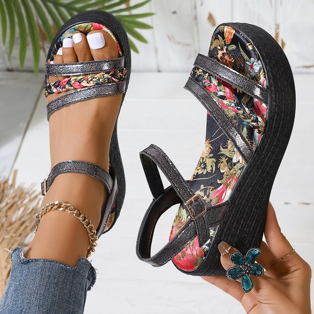 Damen Sandalen mit Blumenmuster und Keilabsatz