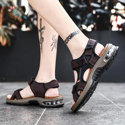 Einfache und atmungsaktive Sandalen für Männer