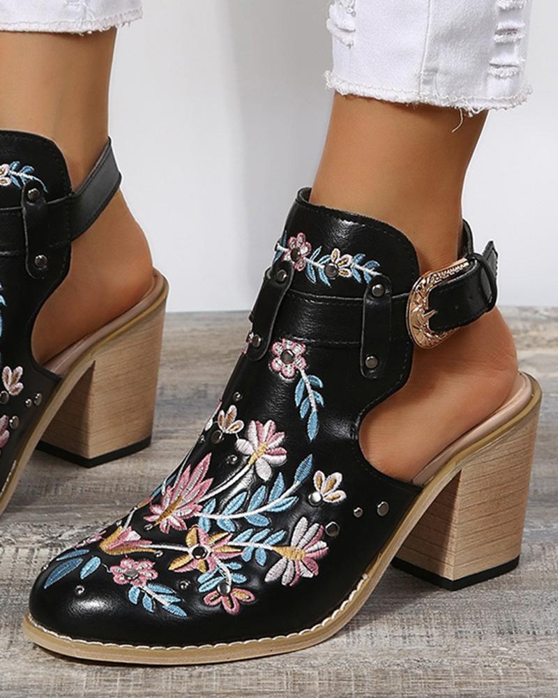 Floral bestickte, beschlagene Slingback Heels mit Schnalle