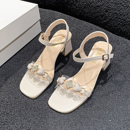 Klassische und atmungsaktive Sandalen