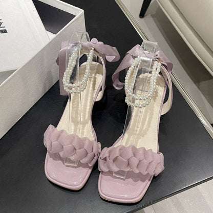 Feminine und leichte Rocksandalen