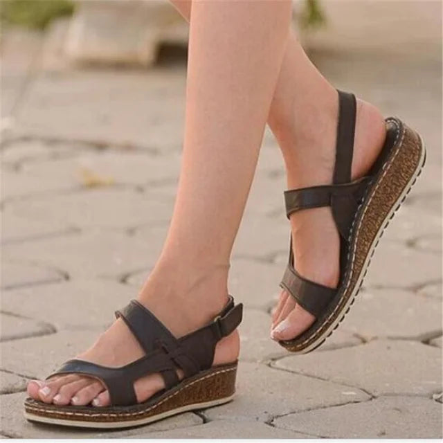 Bequeme und haltbare orthopädische Sandalen