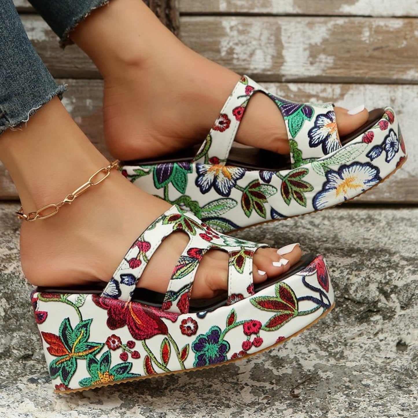 Ausgeschnittene florale Peep Toe Sandalen